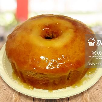 Bolo de laranja com calda